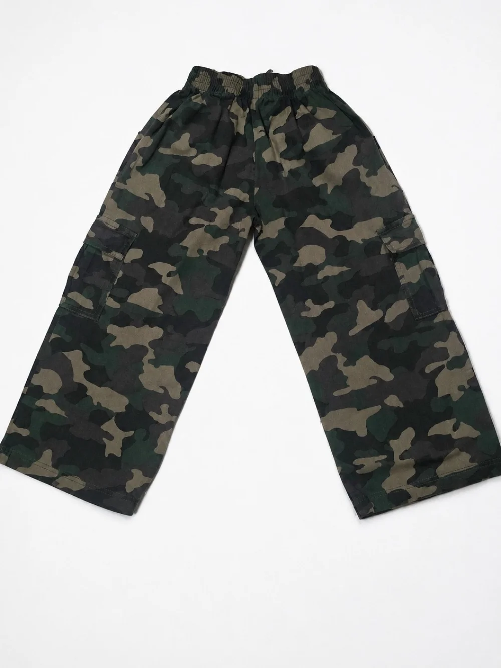 Kids Camo Cargo Wide-Leg Pants - Green. Size 6/7